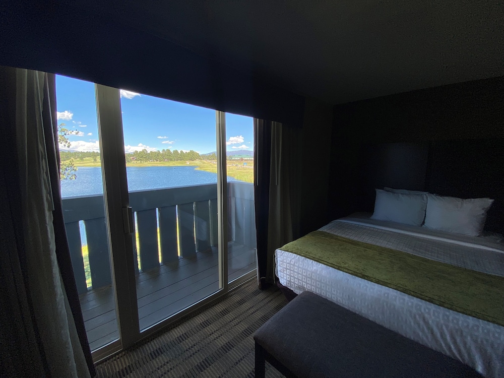 Standard Suite, Multiple Beds, Non Smoking, Lake View photo 2