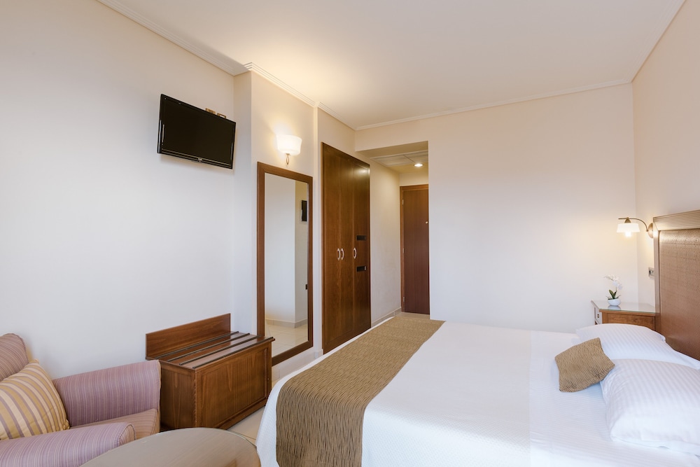 Standard Twin Room - Photo 2