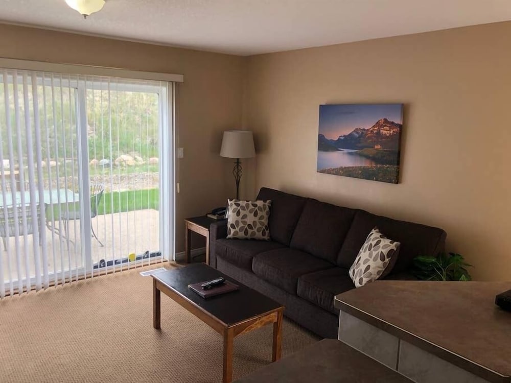 Luxury Condo, 2 Bedrooms (M399)