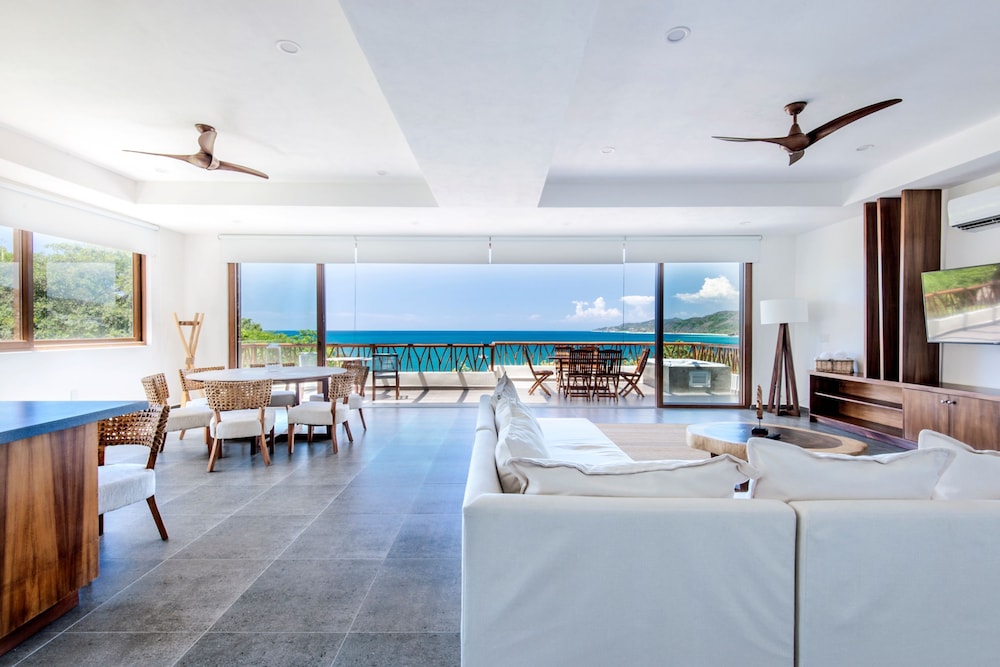 Ocean View Penthouse Premium
