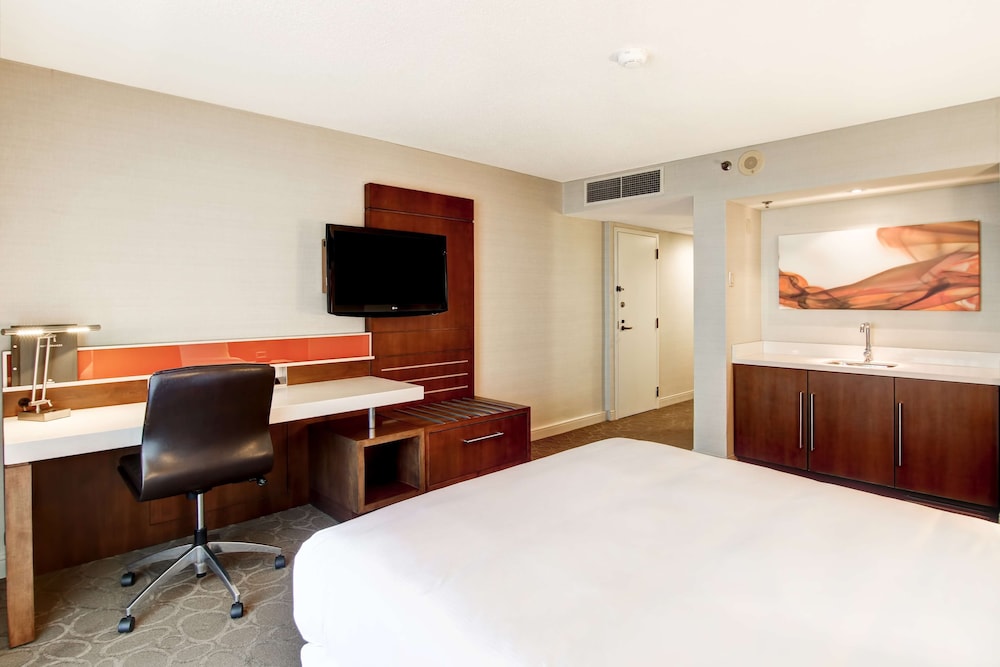 Room, 1 Queen Bed, Non Smoking - Photo 4