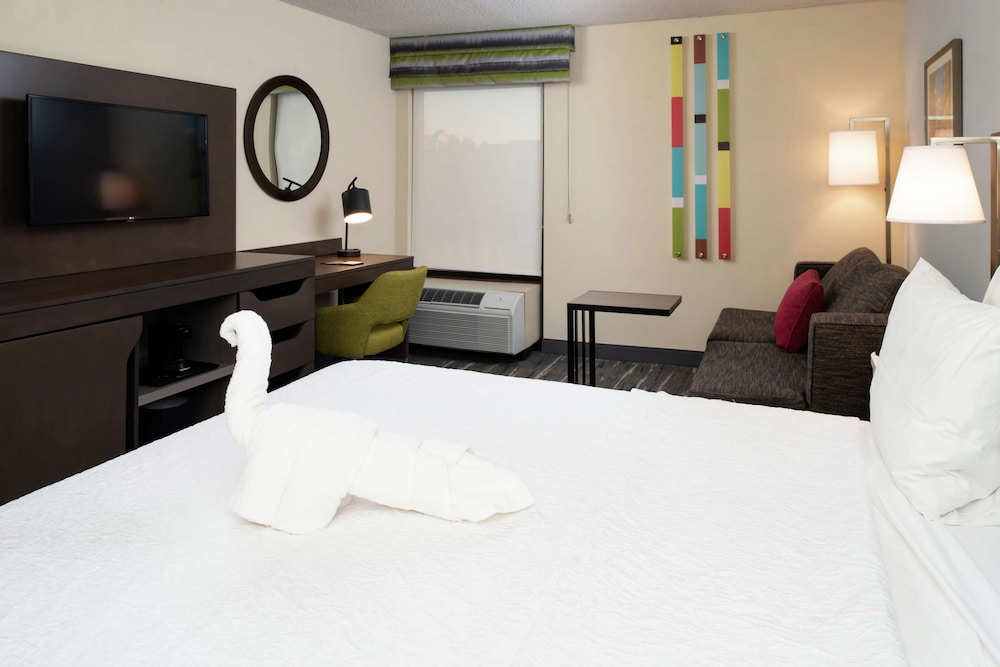 Room, 1 King Bed, Accessible, Non Smoking (Hearing Accessible) - Photo 4