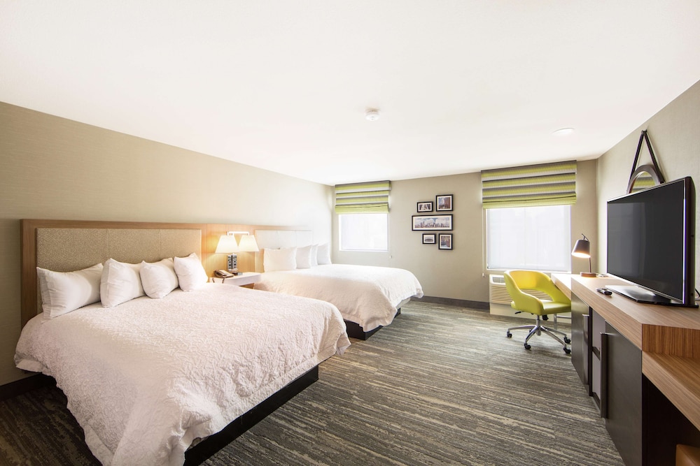 Room, 2 Queen Beds, Accessible, Bathtub - Photo 2