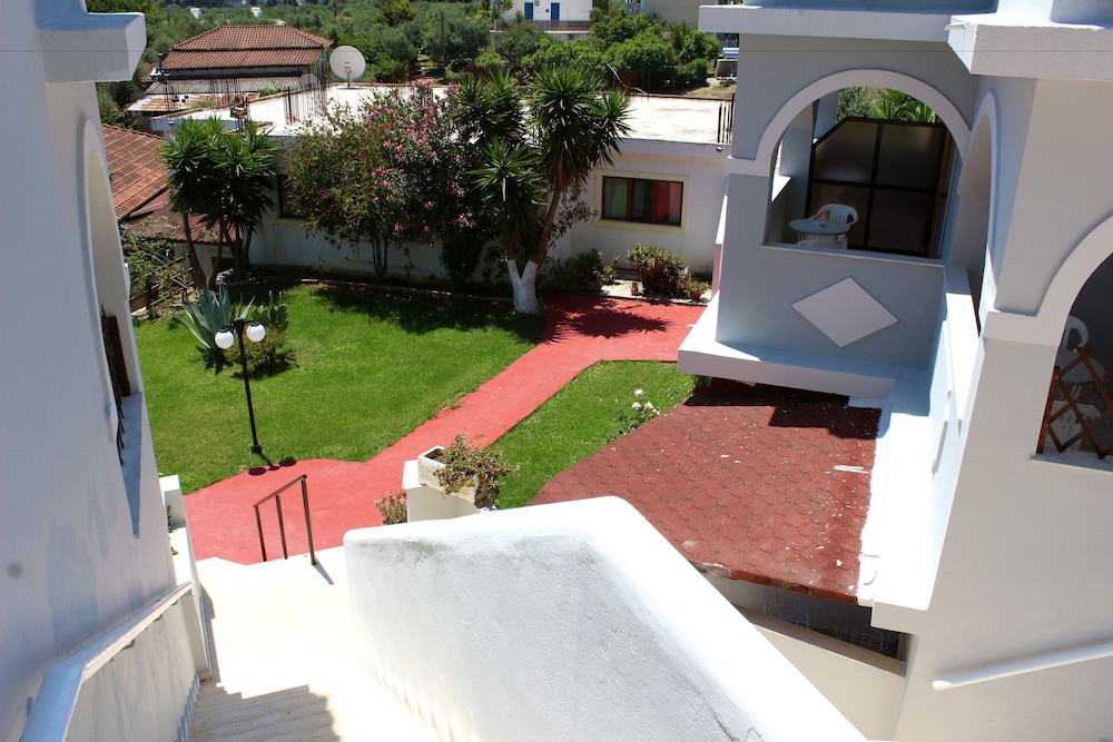 Standard Double or Twin Room, 2 Twin Beds, Pool View photo 3