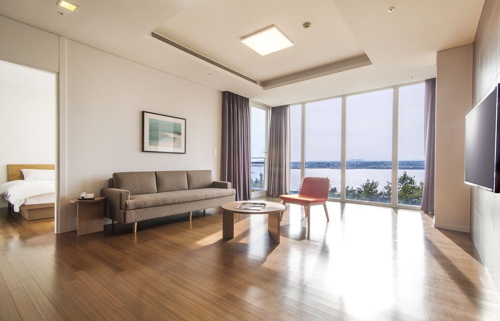 Royal Suite(54PY) + Warm pool & Sauna for 6 + Kids Play Lounge - Photo 1