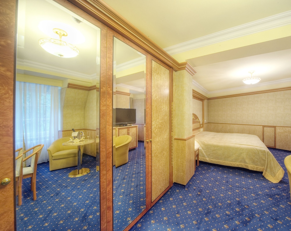Double Room - Photo 3