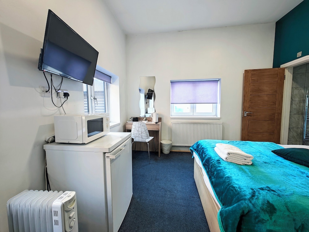 Superior Double Room, 1 King Bed, Non Smoking, Microwave - Photo 7