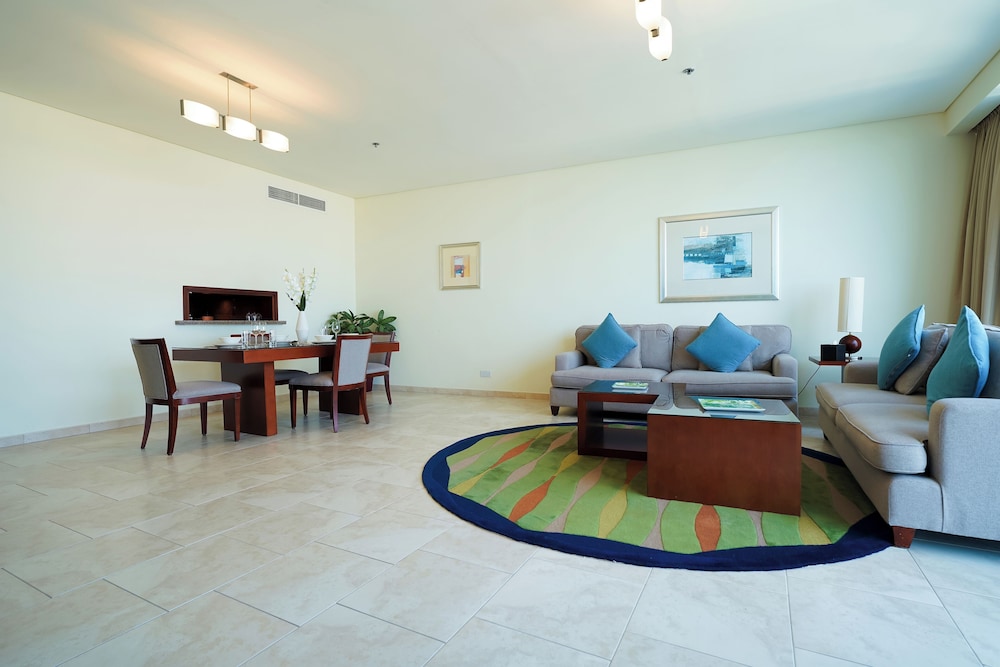 Deluxe Three-Bedroom Suite photo 3