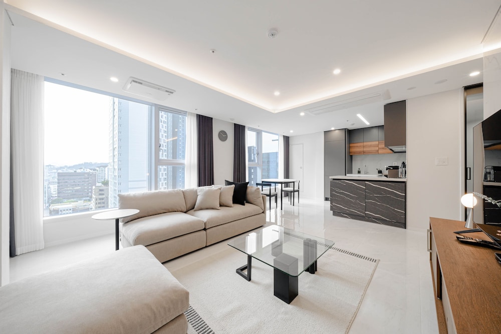 Premier Suite Family - Photo 1