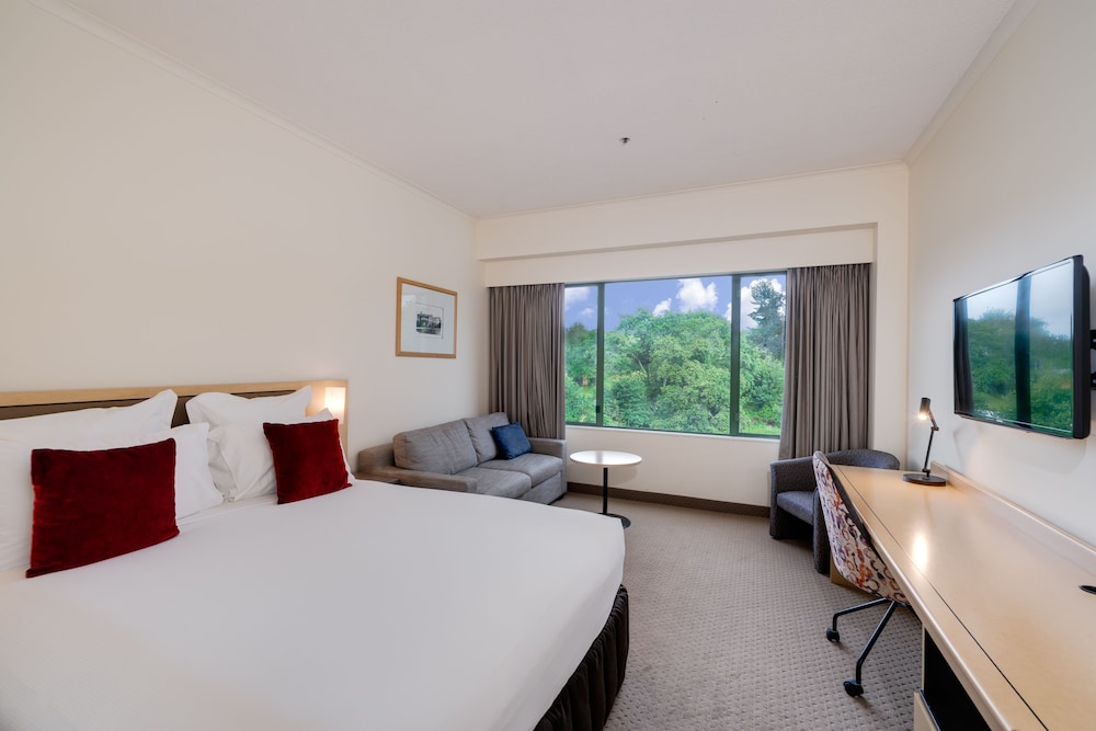 Junior Suite, 1 King Bed, Lake View photo 2