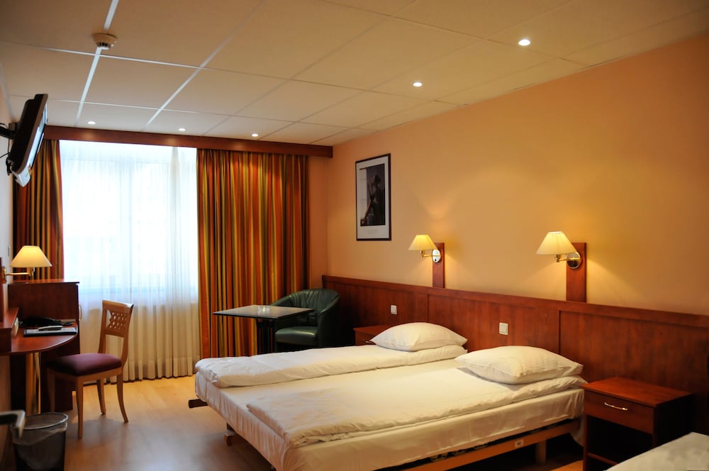 Economy Twin Room photo 1