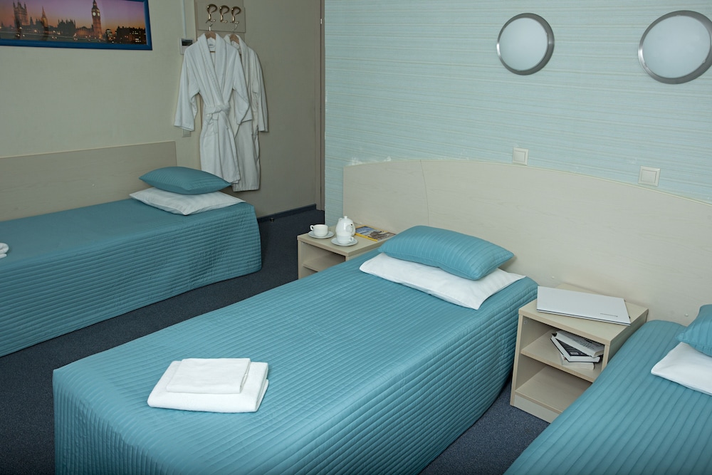 Business Triple With 3 Beds 12 Hours photo 3