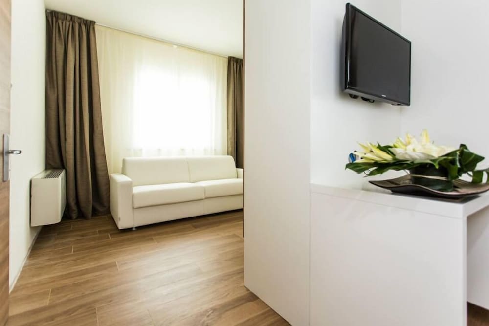 Junior Suite, 1 King Bed photo 3