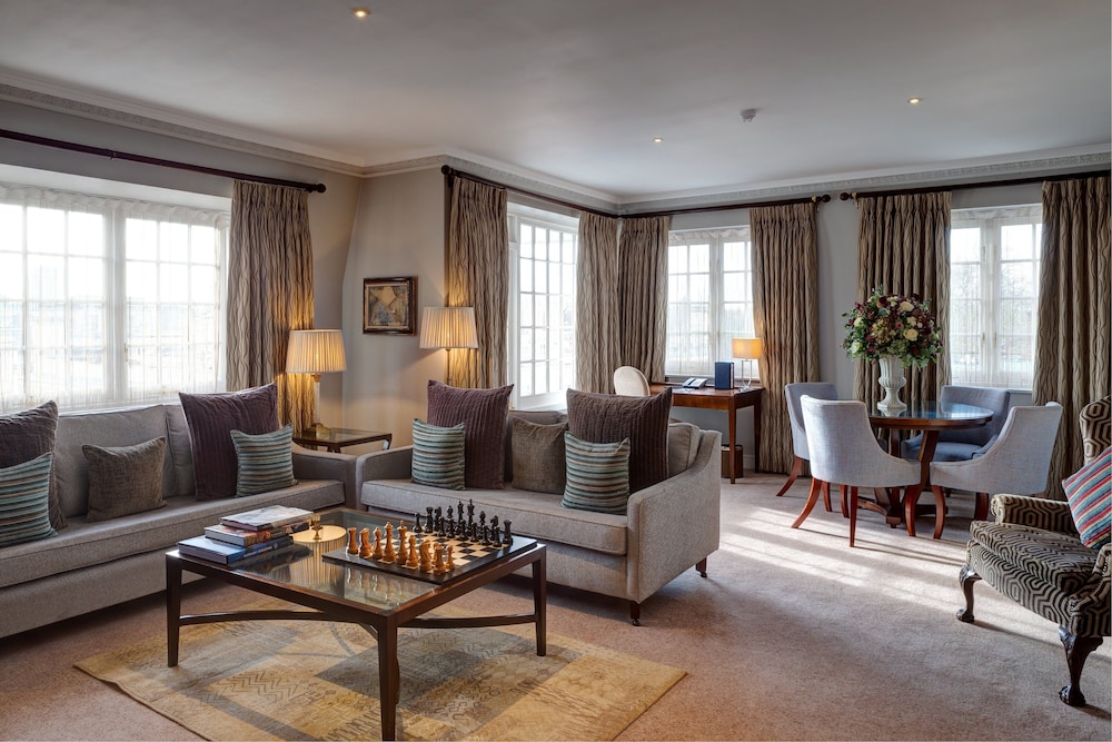 Signature Suite, 1 King Bed with Sofa bed, Balcony, City View photo 1