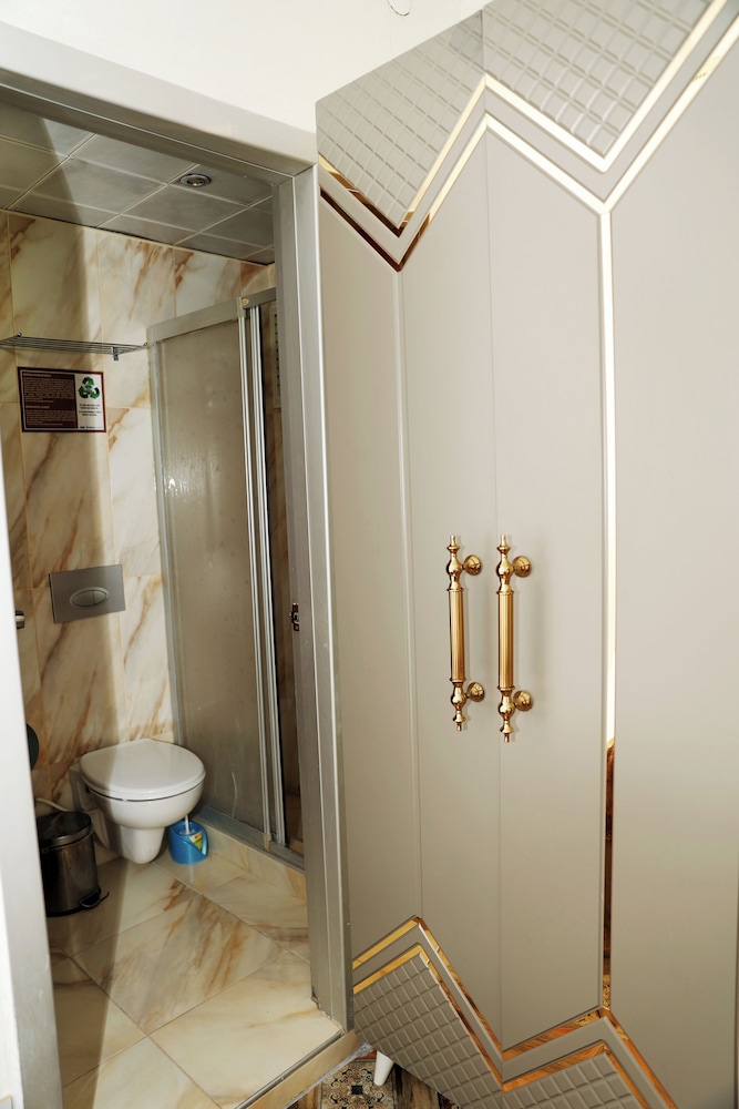 Basic Triple Room photo 3