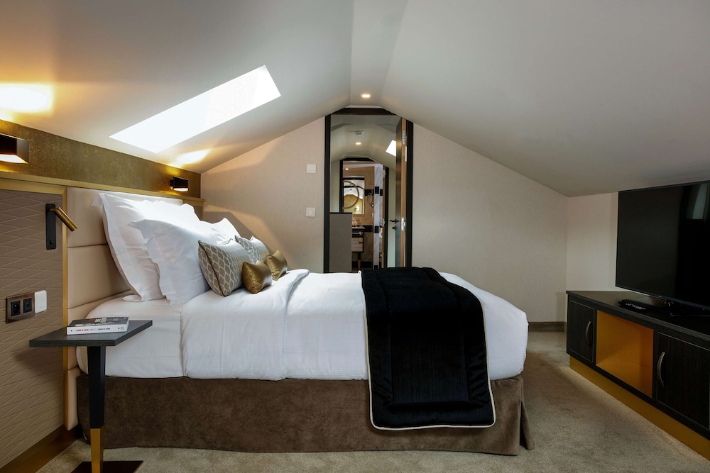 Queen Duplex Suite thumbnail 6