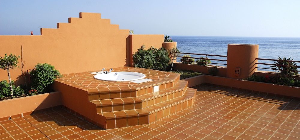 Suite, 1 Bedroom, Sea View - Photo 6