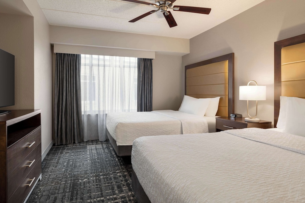 Suite, 1 Bedroom, Accessible (Mob &Hear, RI Shower, 2 Dbl & Sofabed) - Photo 2
