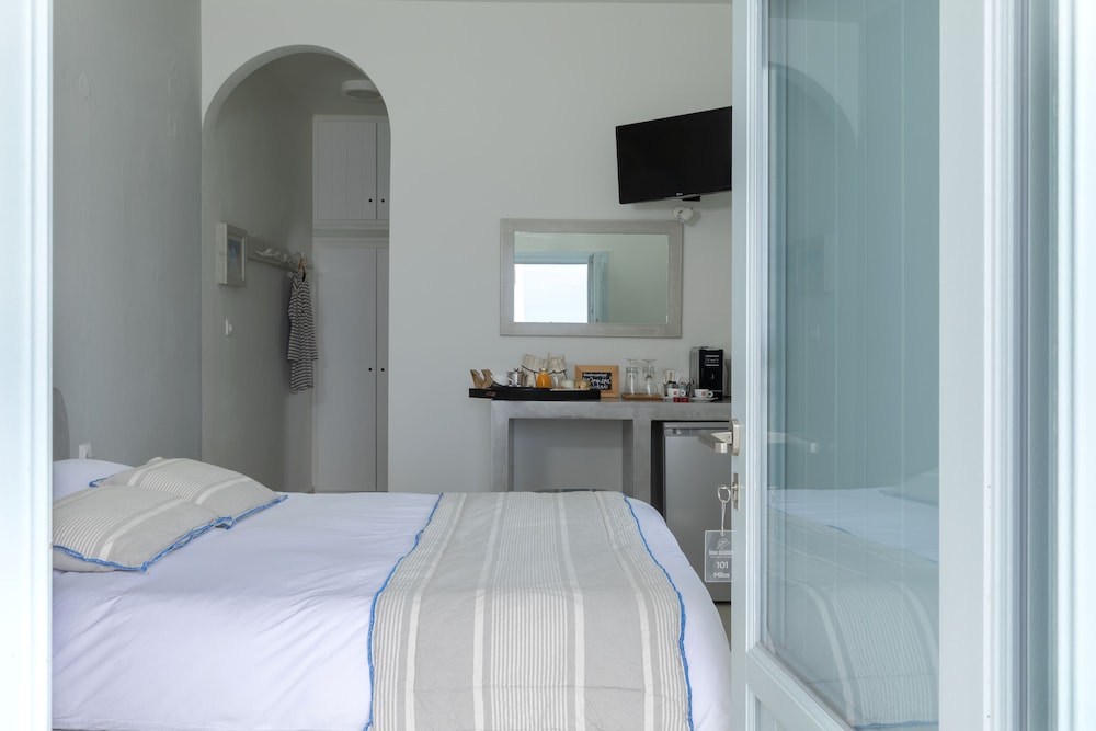 Standard Double Room, Partial Sea View (Shared Terrace)