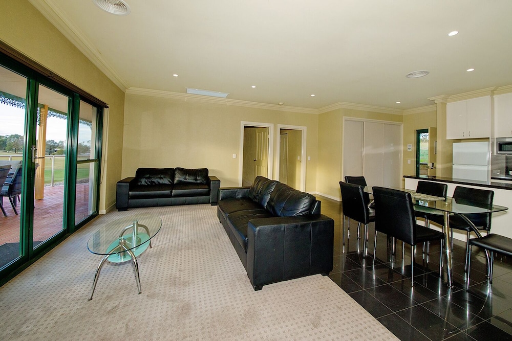 Boronia Villa photo 1