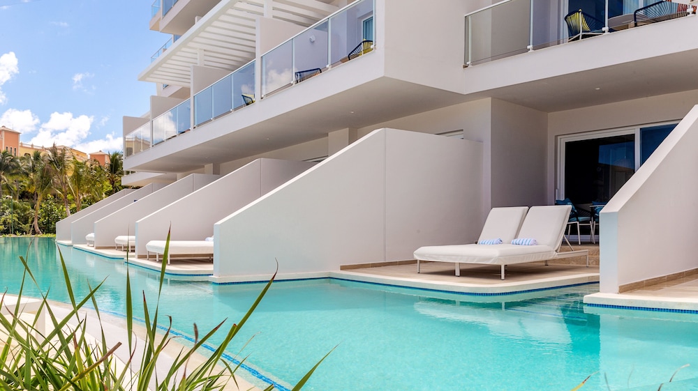 Honeymoon Suite, Beachfront (Swim-up)