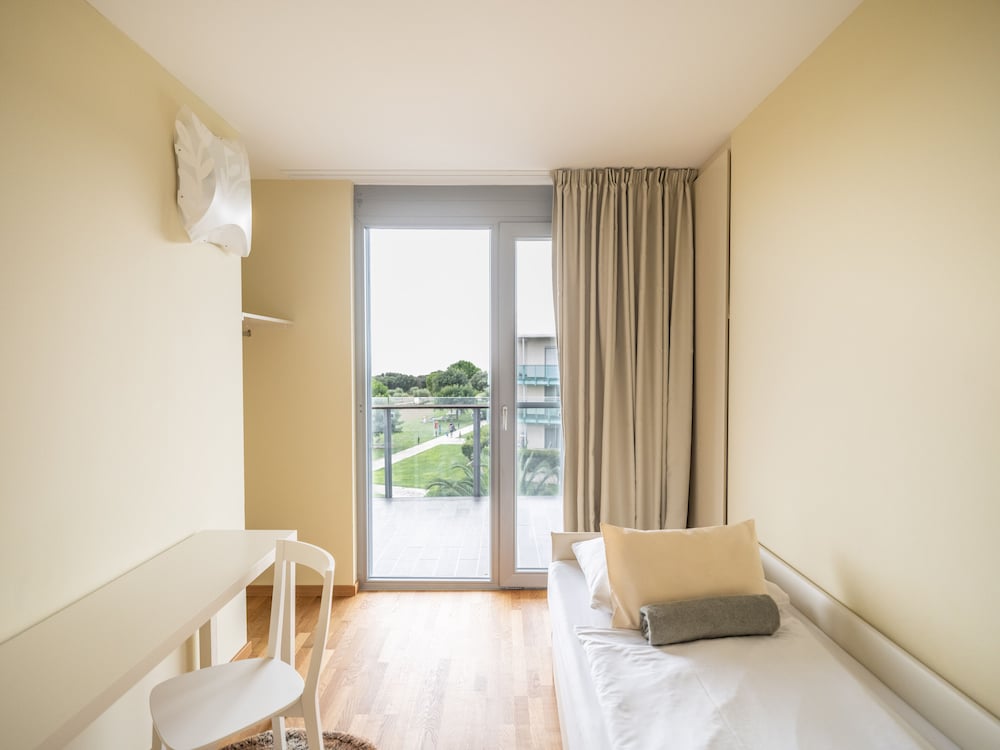 Luxury Apartment, 3 Bedrooms, Balcony, Partial Sea View photo 3