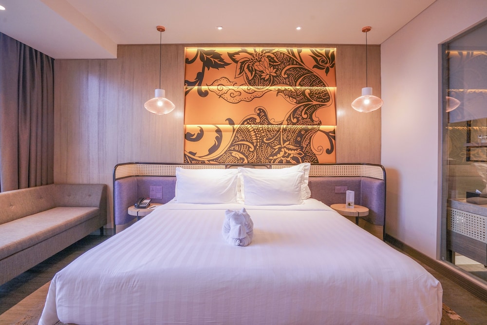 Deluxe Room, 1 King Bed, Mountain View photo 2