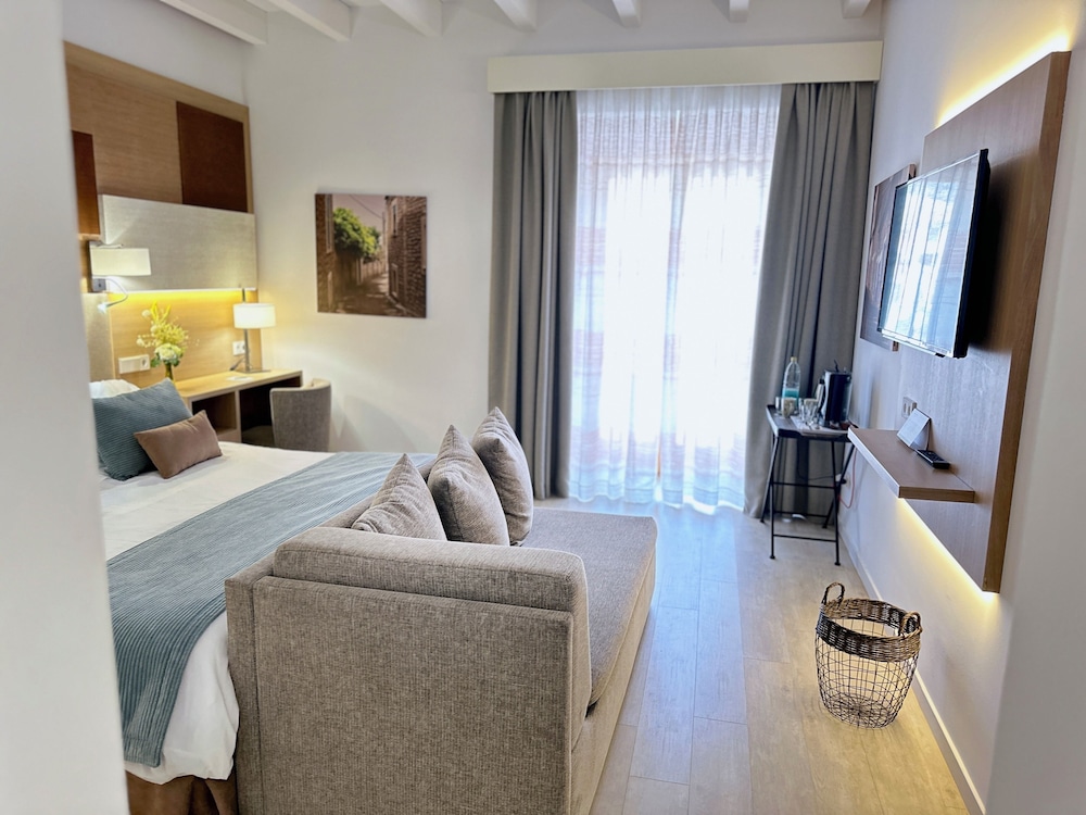Junior Suite, City View - Photo 8