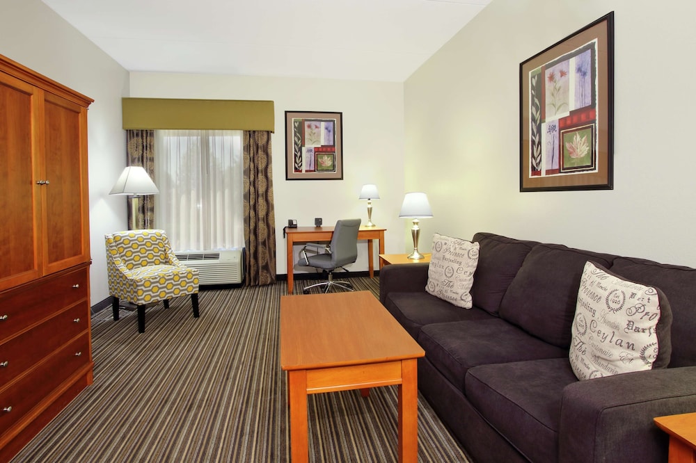 Suite, 1 King Bed, Non Smoking - Photo 2