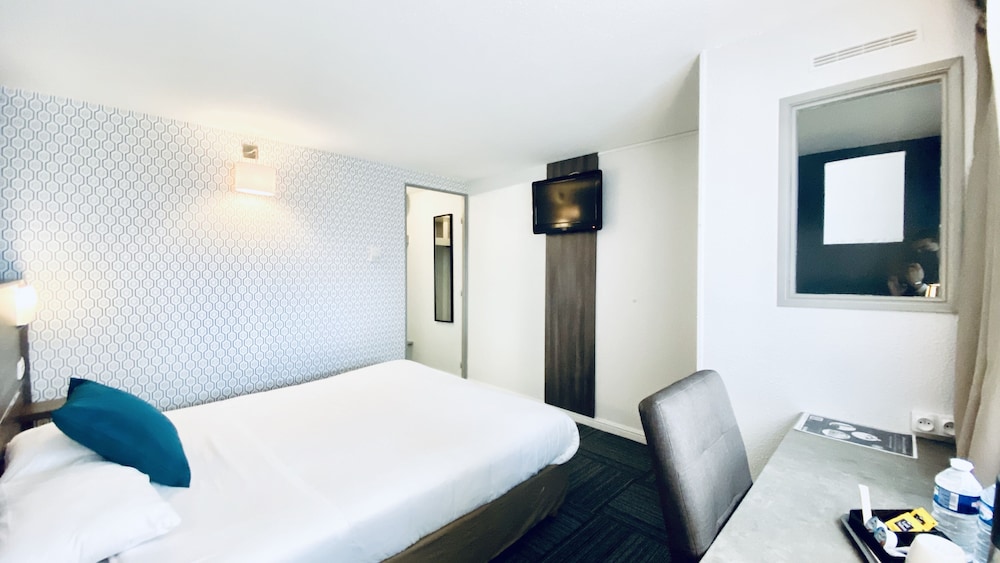 Standard Room, 1 Double Bed - Photo 11