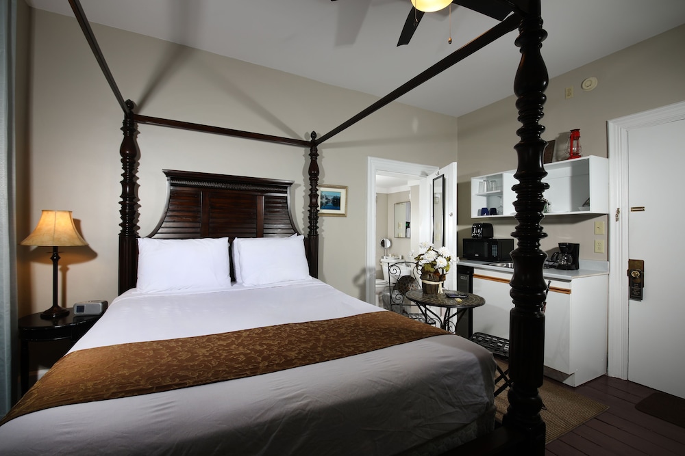 Sir Ambrose Shea Suite 5 photo 1