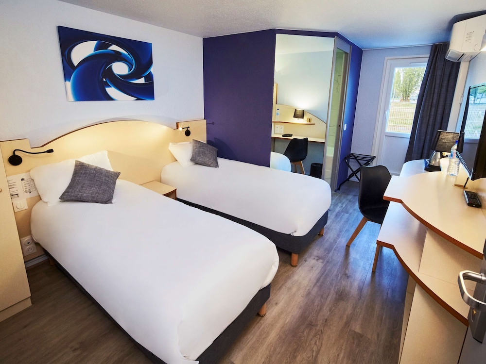 Standard Room, 2 Twin Beds - Photo 1