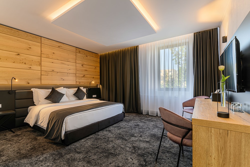 Special Equiped Executive Suite - Photo 5
