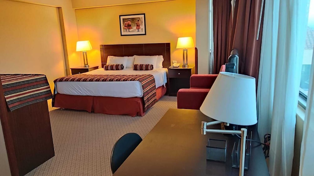 Standard Room, 1 King Bed, Private Bathroom photo 3