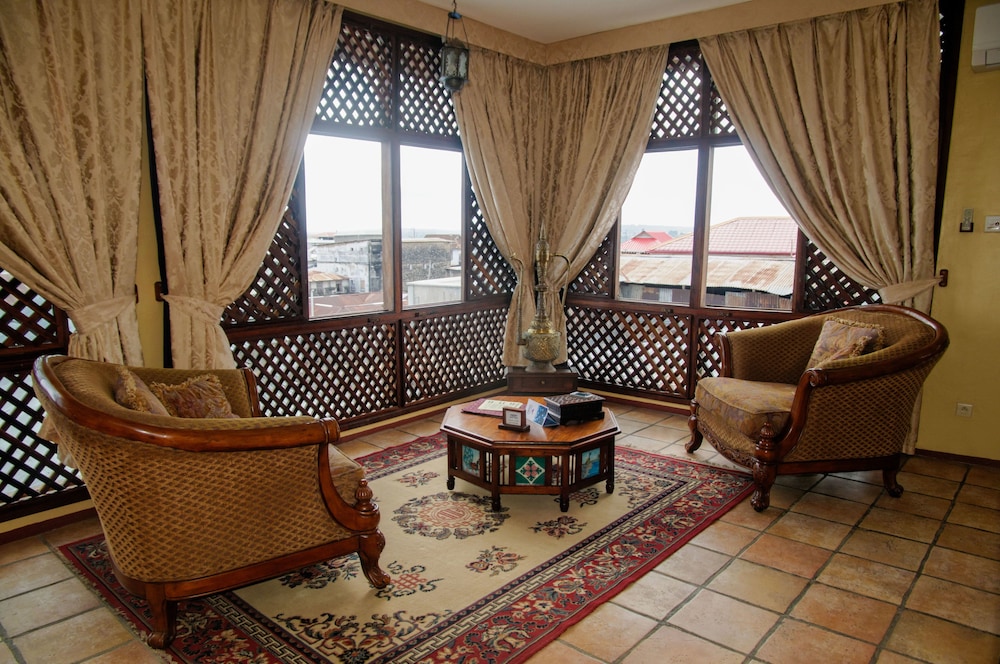 Royal Suite, 1 King Bed, Partial Ocean View, Executive Level