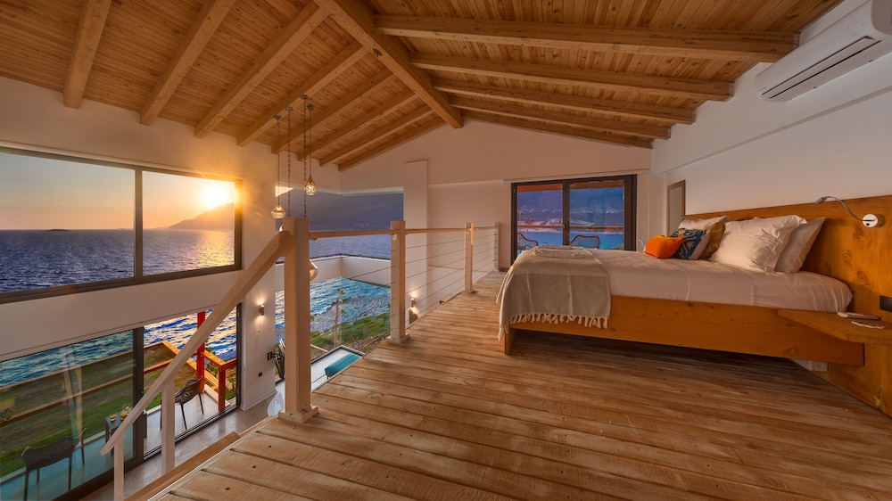 Gallery Suite, Sea View