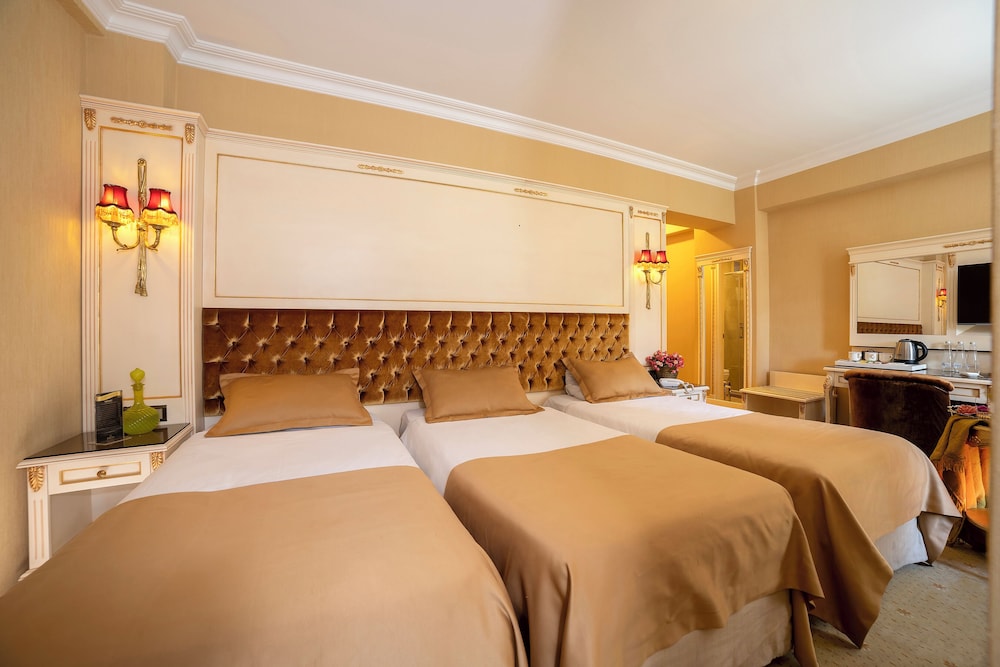 Deluxe Triple Room photo 3