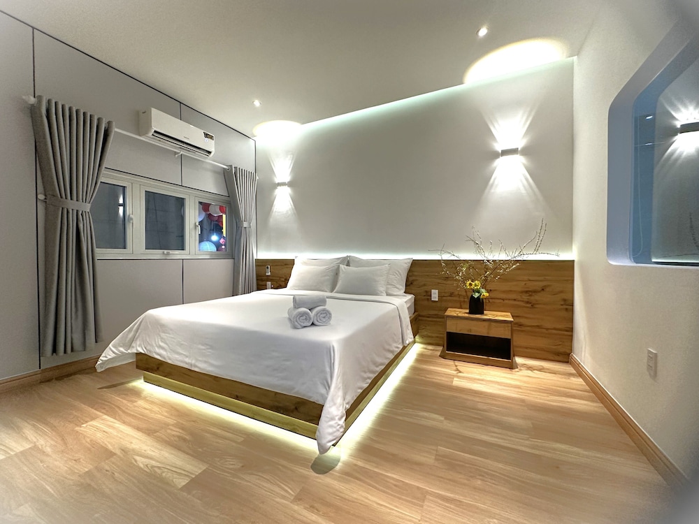 Deluxe Studio Suite, 1 King Bed (6even3)