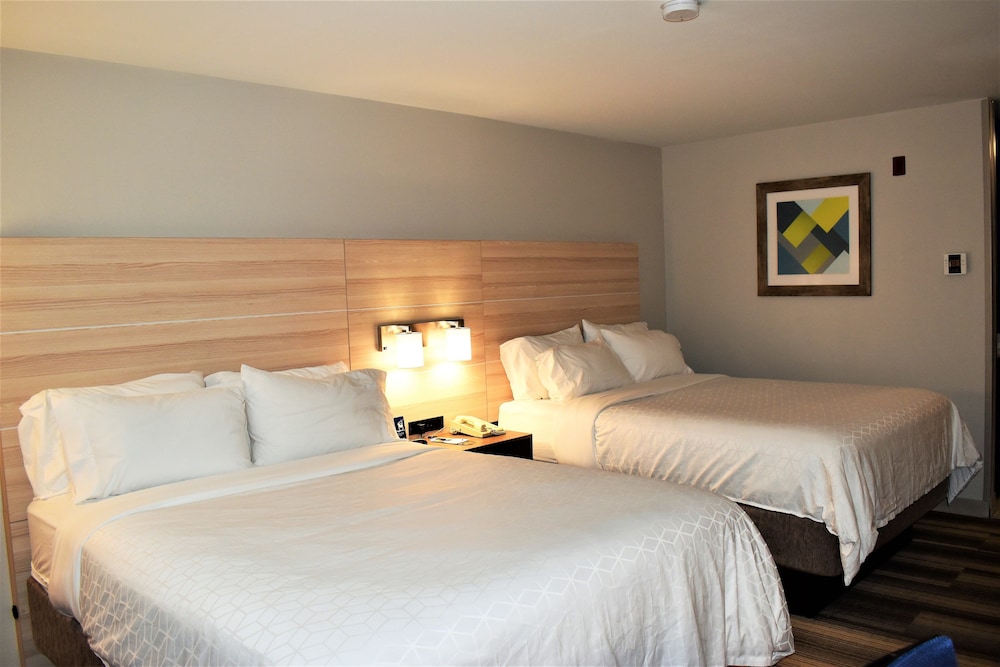 Suite, 2 Queen Beds - Photo 6