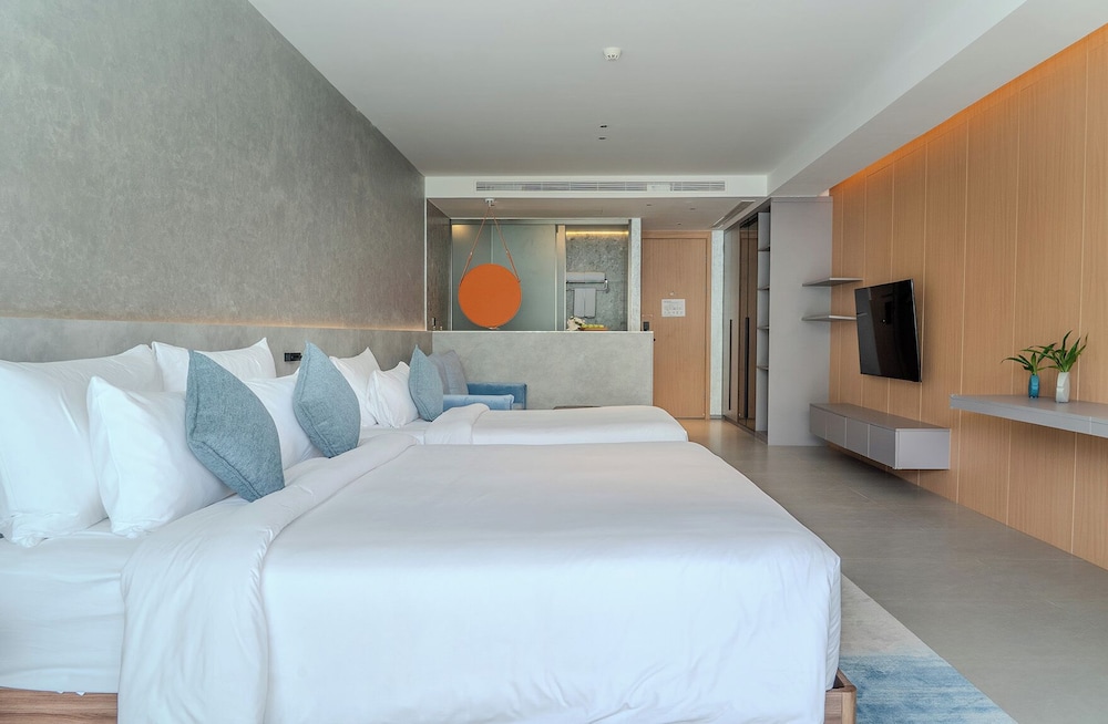Premier Triple Room, Balcony, Pool View photo 1