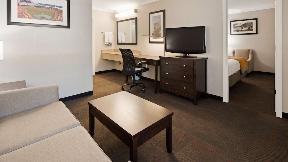 Family Suite, 2 Double Beds, Non Smoking, Refrigerator & Microwave (with Sofabed) - Photo 1