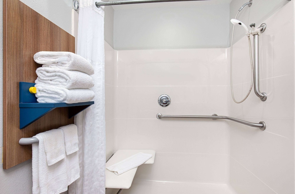 Room, Accessible - Photo 5