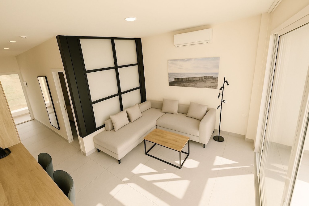 Suite, 2 Bedrooms, Balcony photo 2