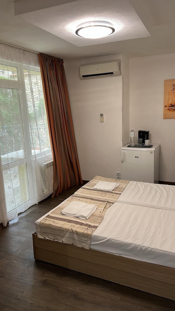 Basic Double or Twin Room photo 2