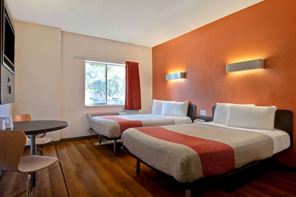 Standard Room, 2 Double Beds, Non Smoking photo 1