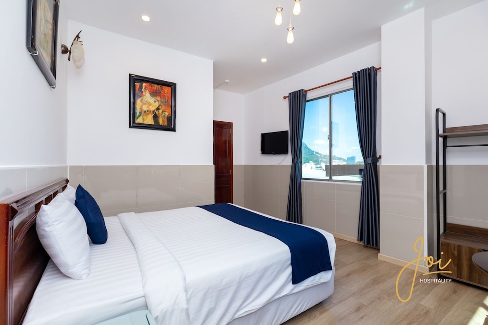 Deluxe Double Room, Balcony - Photo 3