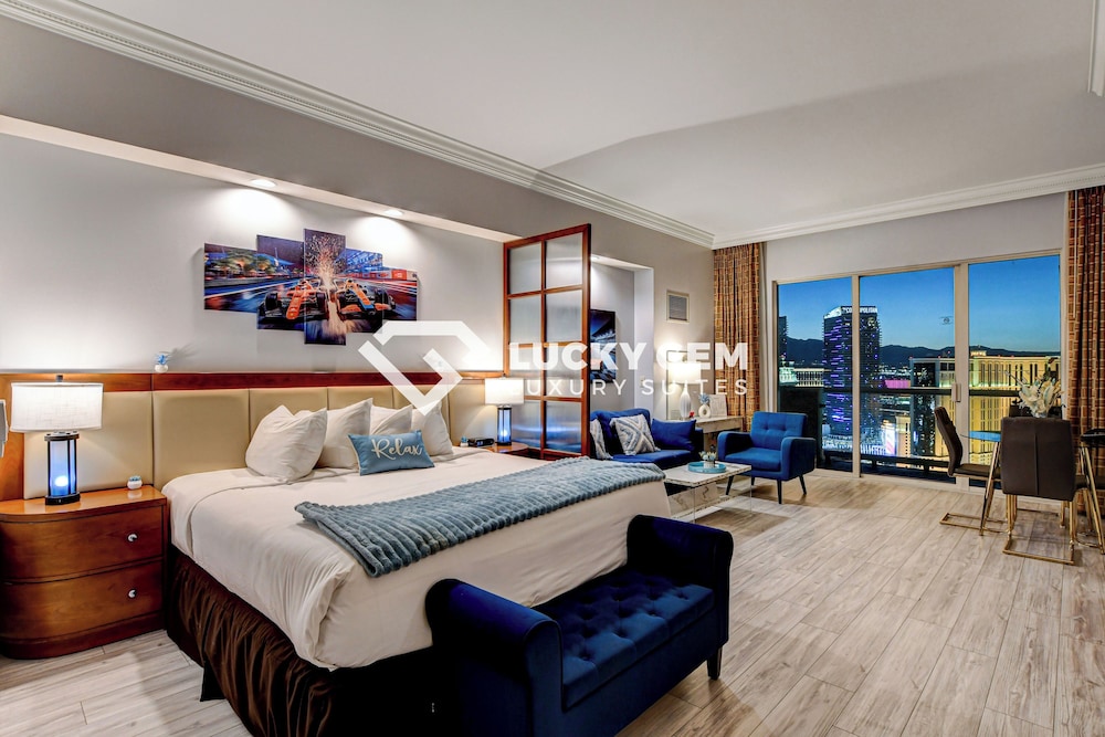 Luxury Penthouse, 1 King Bed with Sofa bed, Balcony, City View