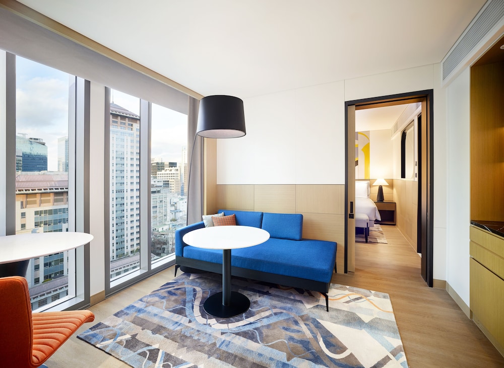 Club Suite, 1 Bedroom, Non Smoking (Club Lounge Access for 2 Guests) photo 2