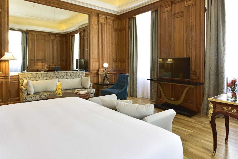 Presidential Suite (King Size Bed) thumbnail 5