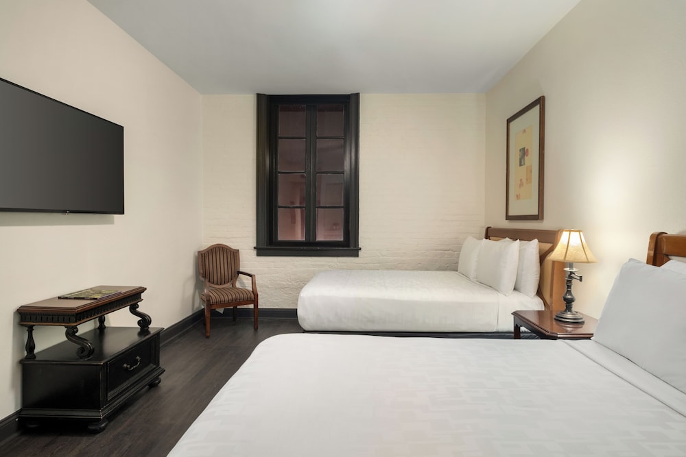 Deluxe Room, 2 Queen Beds - Photo 2